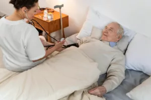 Besoin croissant de soins de santé avec l’âge. L’hospitalisation à domicile est essentielle pour les soins aux personnes âgées et permet de limiter les longs séjours en établissement. Découvrez comment fonctionne l’hospitalisation à domicile et comment se déroule un séjour […]